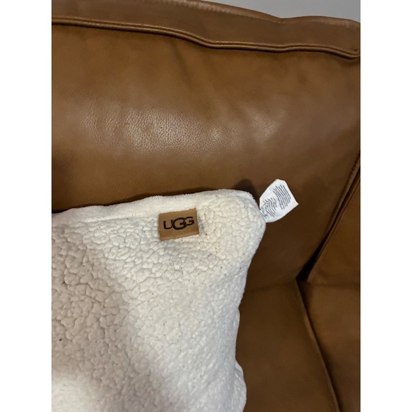 UGG Sherpa Throw Pillow White Daisy Flower Applique Square Plush Accent - Picture 4 of 6